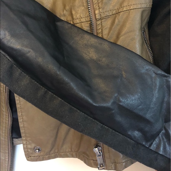 Blank NYC two toned vegan leather jacket. - Picture 7 of 8